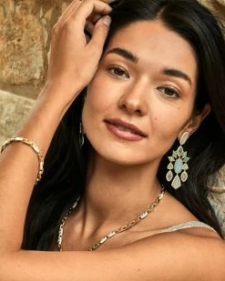 Kendra Scott Bailey Gold Chain Necklace In White Mix -Demi-Fine Jewelry Shop Kendra Scott Bailey Chain Necklace White Mix Gold 01