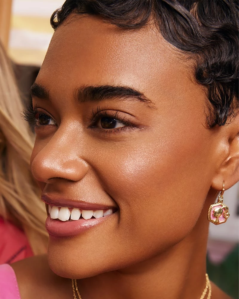 Barbie™ X Kendra Scott Gold Drop Earrings In Pink Iridescent Glitter Glass 4 Barbie™ X Kendra Scott Gold Drop Earrings In Pink Iridescent Glitter Glass - Image 4