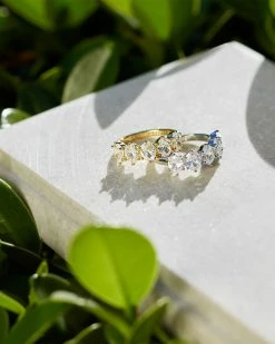 Kendra Scott Cailin Gold Crystal Band Ring In White Crystal -Demi-Fine Jewelry Shop Kendra Scott Cailin Band Ring White Crystal Gold 01