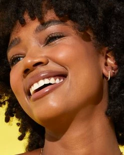 Kendra Scott Ellen Luxe 18k Gold Vermeil Huggie Earrings In White Sapphire -Demi-Fine Jewelry Shop Kendra Scott Ellen Huggie Earring Pave Gold Vermeil 01