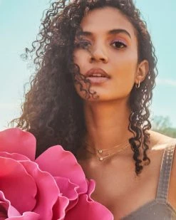 Kendra Scott Ellen Huggie Earrings In 18k Gold Vermeil 8 Kendra Scott Ellen Huggie Earrings In 18k Gold Vermeil -Demi-Fine Jewelry Shop Kendra Scott Ellen Huggie Earrings 18K Gold Vermeil 02