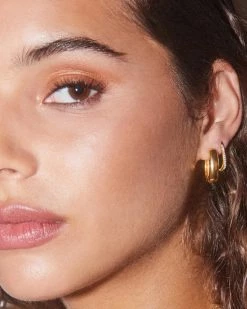 Kendra Scott Ellen Luxe 18k Gold Vermeil Huggie Earrings In White Sapphire -Demi-Fine Jewelry Shop Kendra Scott Ellen Lux Earrings Gold Vermeil 00