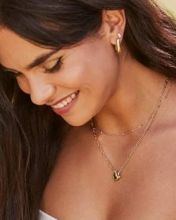 Kendra Scott Ellen Wide Huggie Earrings In 18k Gold Vermeil -Demi-Fine Jewelry Shop Kendra Scott Ellen Wide Huggie Earring Gold Vermeil 01