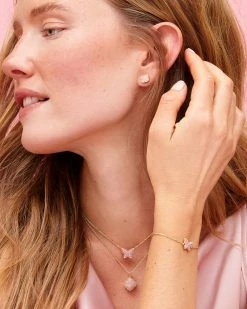 Kendra Scott Mallory Gold Pendant Necklace In Rose Quartz 6 Kendra Scott Mallory Gold Pendant Necklace In Rose Quartz -Demi-Fine Jewelry Shop Kendra Scott Mallory Pendant Necklace Rose Quartz Gold 02