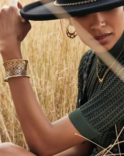 Kendra Scott Beau Short Pendant Necklace In Vintage Gold 7 Kendra Scott Beau Short Pendant Necklace In Vintage Gold -Demi-Fine Jewelry Shop kendra scott candice statement cuff bracelet vintage gold 00