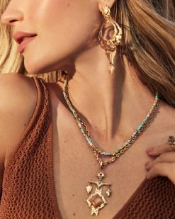 Kendra Scott Cass Vintage Gold Large Long Pendant Necklace In Orange Banded Agate -Demi-Fine Jewelry Shop kendra scott cass lg long pendant necklace vintage gold orange banded agate 00 1