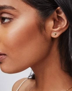 Kendra Scott Shell Single Stud Earring In 18k Yellow Gold Vermeil -Demi-Fine Jewelry Shop kendra scott shell single stud earring 18k gold vermeil